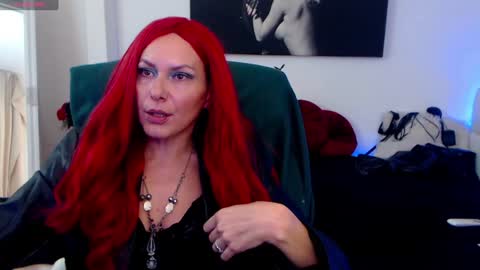 Snapshot of mistressevelyn_ chatting on 12/13/24, 05:38 MistressEvelyn  online show from 12/13/24, 05:38
