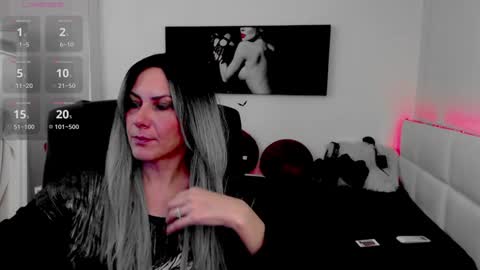 Snapshot of mistressevelyn_ chatting on 12/15/24, 05:56 MistressEvelyn  online show from 12/15/24, 05:56