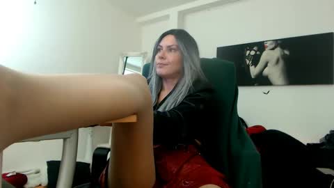 Snapshot of mistressevelyn_ chatting on 12/15/24, 12:17 MistressEvelyn  online show from 12/15/24, 12:17