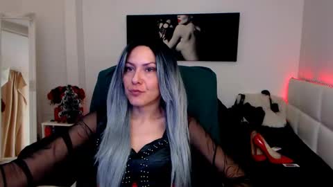 Snapshot of mistressevelyn_ chatting on 12/16/24, 07:15 MistressEvelyn  online show from 12/16/24, 07:15