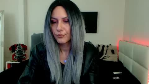 Snapshot of mistressevelyn_ chatting on 01/06/25, 06:03 MistressEvelyn  online show from 01/06/25, 06:03