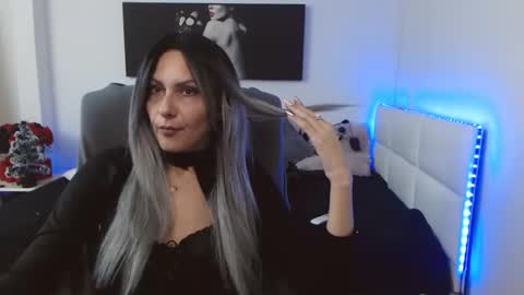 Snapshot of mistressevelyn_ chatting on 01/07/25, 05:43 MistressEvelyn  online show from 01/07/25, 05:43