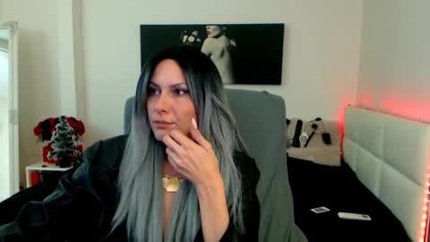 Snapshot of mistressevelyn_ chatting on 01/08/25, 05:05 MistressEvelyn  online show from 01/08/25, 05:05