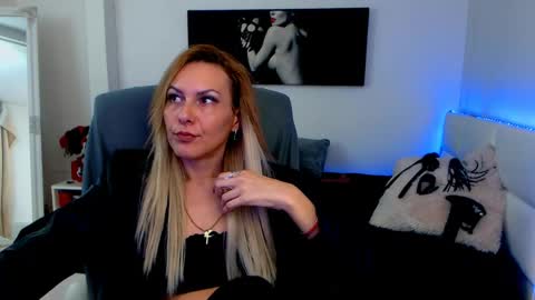 Snapshot of mistressevelyn_ chatting on 01/10/25, 04:22 MistressEvelyn  online show from 01/10/25, 04:22