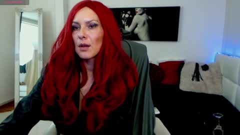 Snapshot of mistressevelyn_ chatting on 01/13/25, 08:58 MistressEvelyn  online show from 01/13/25, 08:58