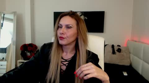 Snapshot of mistressevelyn_ chatting on 01/18/25, 07:49 MistressEvelyn  online show from 01/18/25, 07:49