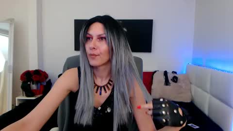 Snapshot of mistressevelyn_ chatting on 01/21/25, 04:10 MistressEvelyn  online show from 01/21/25, 04:10