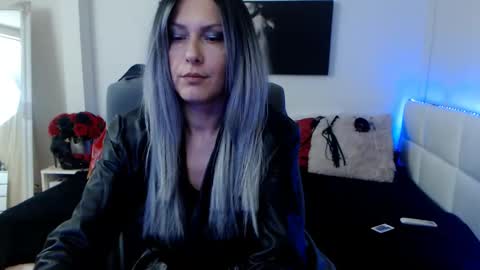 Snapshot of mistressevelyn_ chatting on 01/22/25, 05:59 MistressEvelyn  online show from 01/22/25, 05:59