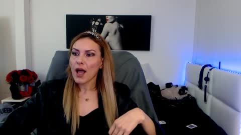 Snapshot of mistressevelyn_ chatting on 02/02/25, 06:15 MistressEvelyn  online show from 02/02/25, 06:15