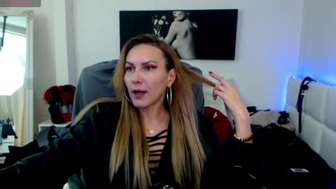 Snapshot of mistressevelyn_ chatting on 02/03/25, 10:36 MistressEvelyn  online show from 02/03/25, 10:36