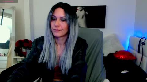 Snapshot of mistressevelyn_ chatting on 02/24/25, 04:05 MistressEvelyn  online show from 02/24/25, 04:05