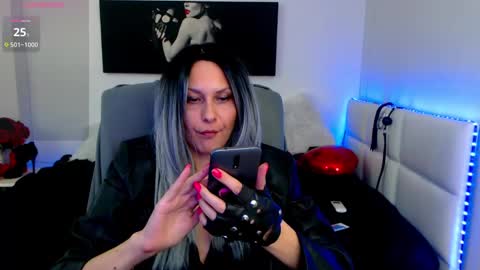 Snapshot of mistressevelyn_ chatting on 02/27/25, 06:40 MistressEvelyn  online show from 02/27/25, 06:40