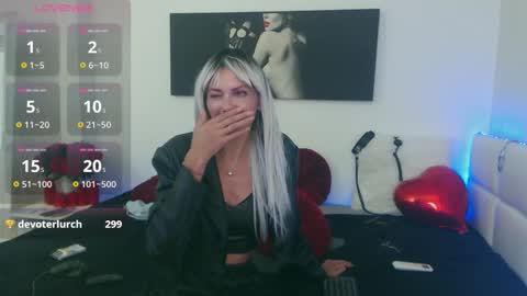 Snapshot of mistressevelyn_ chatting on 09/13/25, 06:51 MistressEvelyn  online show from 09/13/25, 06:51