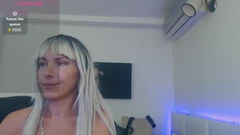 Snapshot of mistressevelyn_ chatting on 09/27/25, 07:19 MistressEvelyn  online show from 09/27/25, 07:19