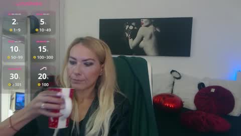 Snapshot of mistressevelyn_ chatting on 10/04/25, 04:54 MistressEvelyn  online show from 10/04/25, 04:54