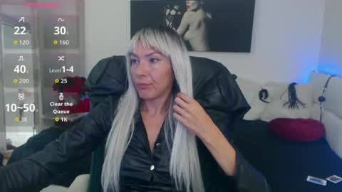 Snapshot of mistressevelyn_ chatting on 10/07/25, 07:27 MistressEvelyn  online show from 10/07/25, 07:27