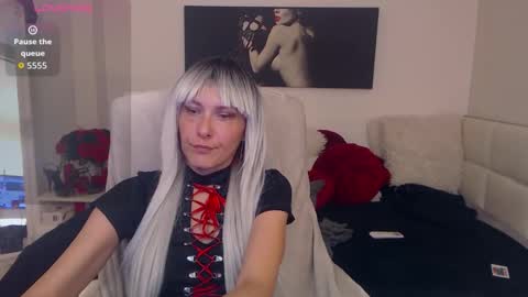 Snapshot of mistressevelyn_ chatting on 10/20/25, 05:41 MistressEvelyn  online show from 10/20/25, 05:41