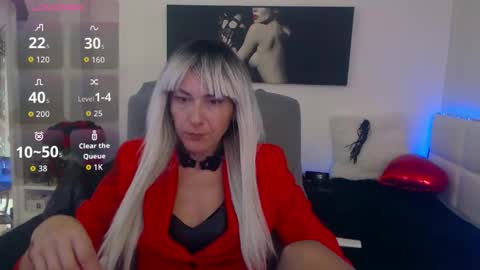 Snapshot of mistressevelyn_ chatting on 10/22/25, 03:29 MistressEvelyn  online show from 10/22/25, 03:29