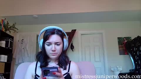 Snapshot of mistressjuniper chatting on 11/12/25, 05:46 Mistress June online show from 11/12/25, 05:46