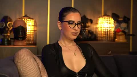 Snapshot of mistresskellykent chatting on 04/19/26, 08:44 Mistress Kelly online show from 04/19/26, 08:44