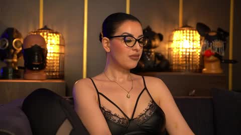 Snapshot of mistresskellykent chatting on 04/20/26, 07:48 Mistress Kelly online show from 04/20/26, 07:48