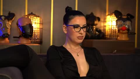 Snapshot of mistresskellykent chatting on 05/08/26, 09:20 Mistress Kelly online show from 05/08/26, 09:20