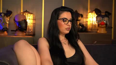 Snapshot of mistresskellykent chatting on 05/09/26, 10:15 Mistress Kelly online show from 05/09/26, 10:15