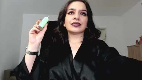 Snapshot of mistressmichelle5 chatting on 12/06/24, 10:30 YourGoddessM online show from 12/06/24, 10:30