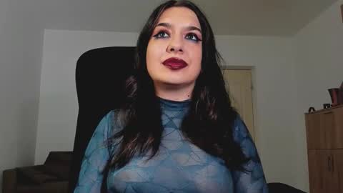 Snapshot of mistressmichelle5 chatting on 09/13/25, 09:14 YourGoddessM online show from 09/13/25, 09:14