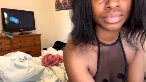 Snapshot of mistressmimi__ chatting on 01/06/26, 02:43 Goddessmimi online show from 01/06/26, 02:43