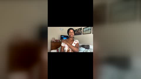 Snapshot of mistressmimi__ chatting on 01/08/26, 02:19 Goddessmimi online show from 01/08/26, 02:19