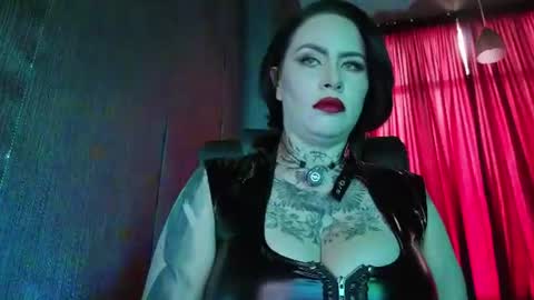 Snapshot of mistressolivia07 chatting on 07/11/26, 05:26 Mistress olivia online show from 07/11/26, 05:26