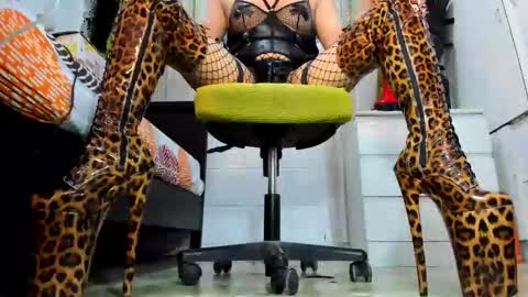 Tiffany online show from 12/15/25, 05:12