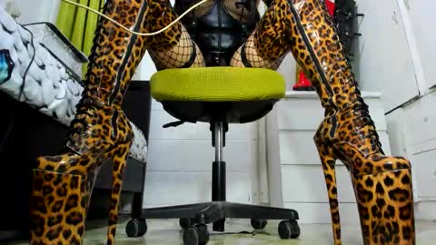 Tiffany online show from 02/25/26, 05:50