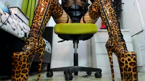 Snapshot of mistresstiffany69 chatting on 04/13/26, 02:50 Tiffany online show from 04/13/26, 02:50