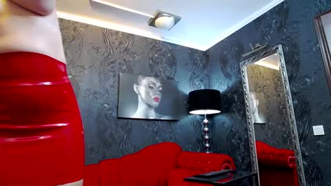 Snapshot of mistresswanda chatting on 12/13/24, 09:52 MistressWanda -  online show from 12/13/24, 09:52