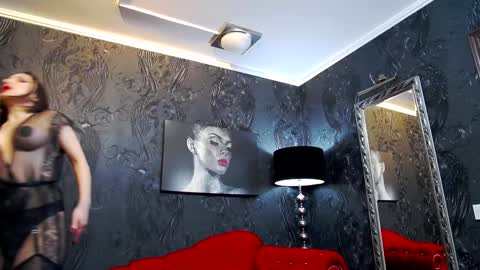 Snapshot of mistresswanda chatting on 01/01/25, 09:31 MistressWanda -  online show from 01/01/25, 09:31