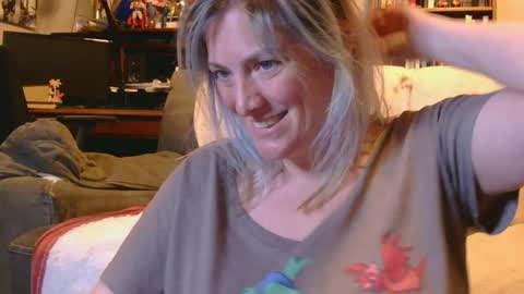 Snapshot of mistymountains96 chatting on 03/22/26, 04:05 Misty Mountains online show from 03/22/26, 04:05