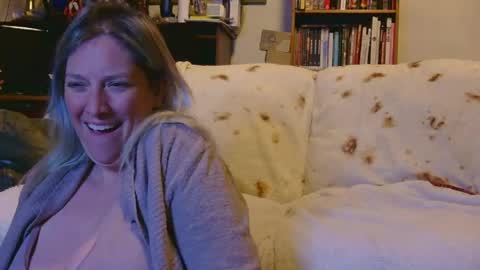 Snapshot of mistymountains96 chatting on 04/02/26, 03:15 Misty Mountains online show from 04/02/26, 03:15