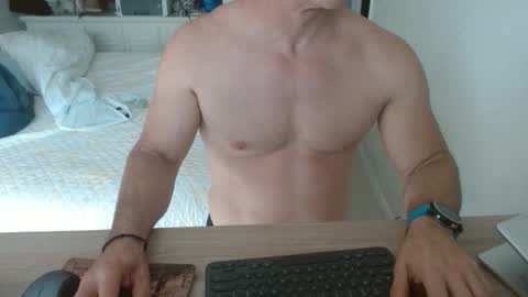 Snapshot of mitcheli chatting on 02/11/26, 03:39 Onlyfans online show from 02/11/26, 03:39