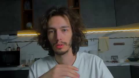 Snapshot of mitchelkurse chatting on 07/03/26, 06:36 MitchelKurse online show from 07/03/26, 06:36