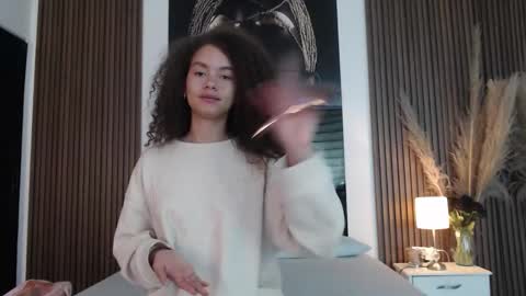 Snapshot of miticabrennet chatting on 11/19/25, 03:17 Mtica Brennet online show from 11/19/25, 03:17