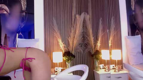 Snapshot of miticabrennet chatting on 11/20/25, 03:39 Mtica Brennet online show from 11/20/25, 03:39