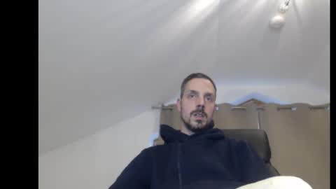 Snapshot of mitsch01 chatting on 11/29/25, 01:36 Mitsch online show from 11/29/25, 01:36