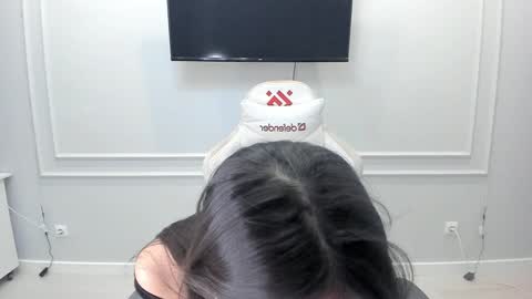 Snapshot of miwa_kasumi chatting on 12/14/24, 05:36   MIa   online show from 12/14/24, 05:36