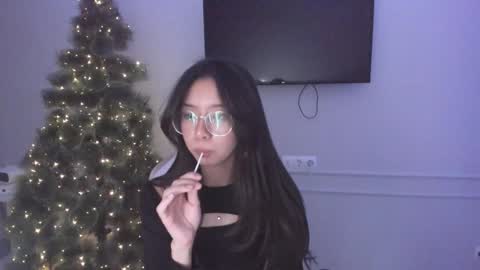 Snapshot of miwa_kasumi chatting on 12/23/24, 05:22   MIa   online show from 12/23/24, 05:22