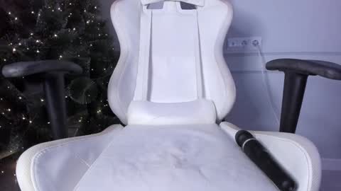 Snapshot of miwa_kasumi chatting on 12/28/24, 02:42   MIa   online show from 12/28/24, 02:42