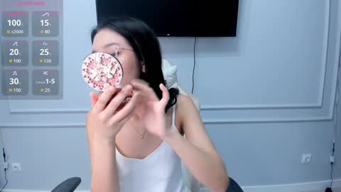 Snapshot of miwa_kasumi chatting on 02/03/25, 12:36   MIa   online show from 02/03/25, 12:36