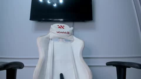 Snapshot of miwa_kasumi chatting on 02/10/25, 06:03   MIa   online show from 02/10/25, 06:03