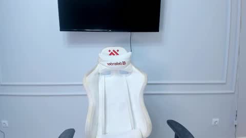 Snapshot of miwa_kasumi chatting on 02/12/25, 05:48   MIa   online show from 02/12/25, 05:48